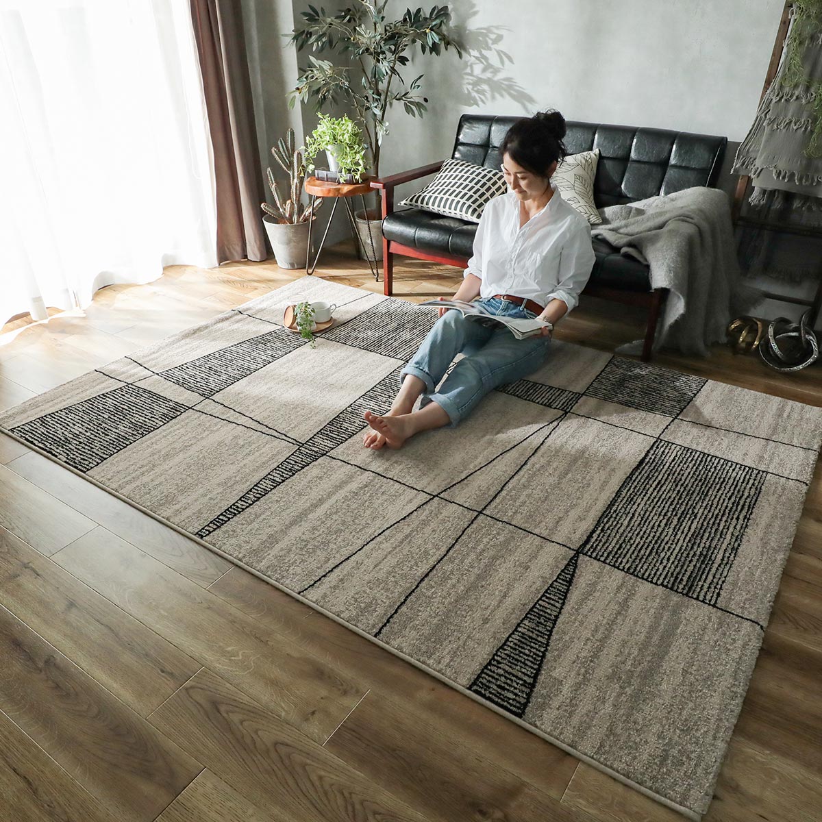 高密度のウィルトン織！お部屋が華やぐベルギー製ラグ 『ベイリー