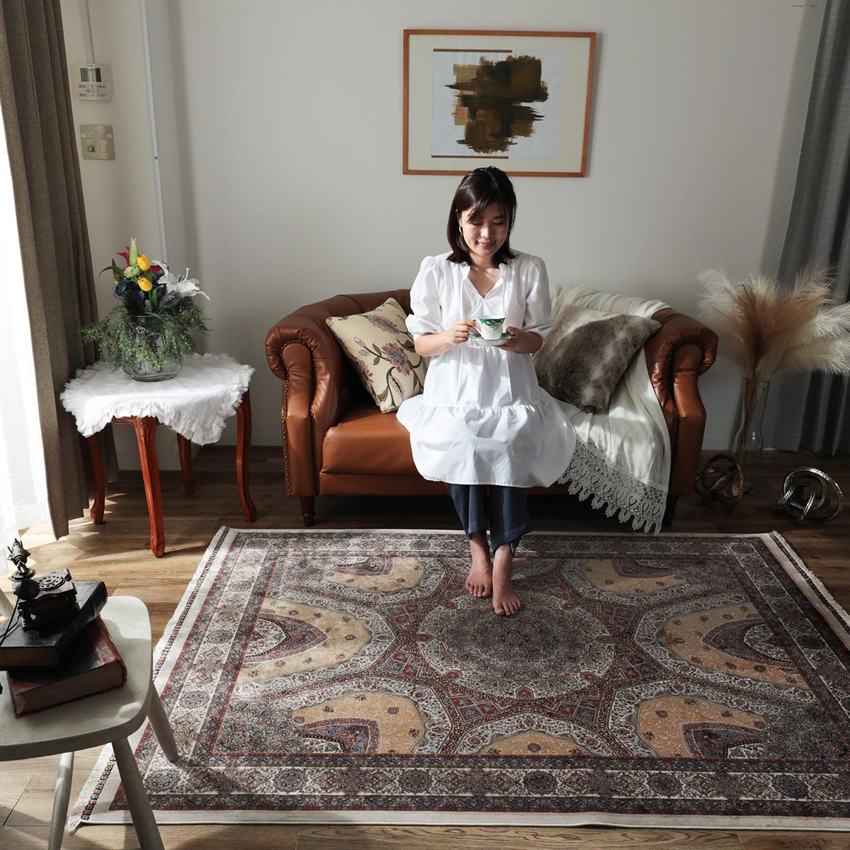 高密度のウィルトン織！美術品のようなデザインが映えるベルギー産ラグ