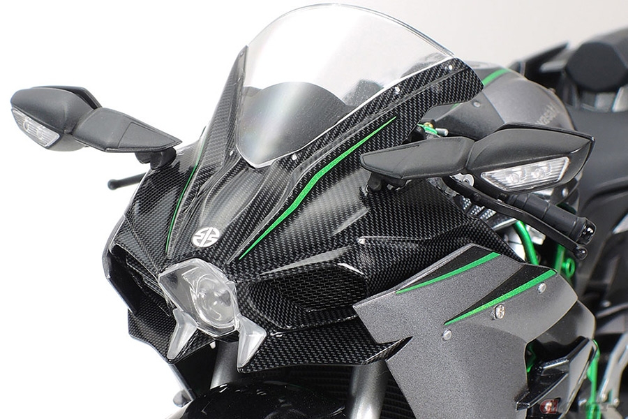 スーパーチャージドエンジンを搭載するカワサキ「Ninja H2 CARBON」が1
