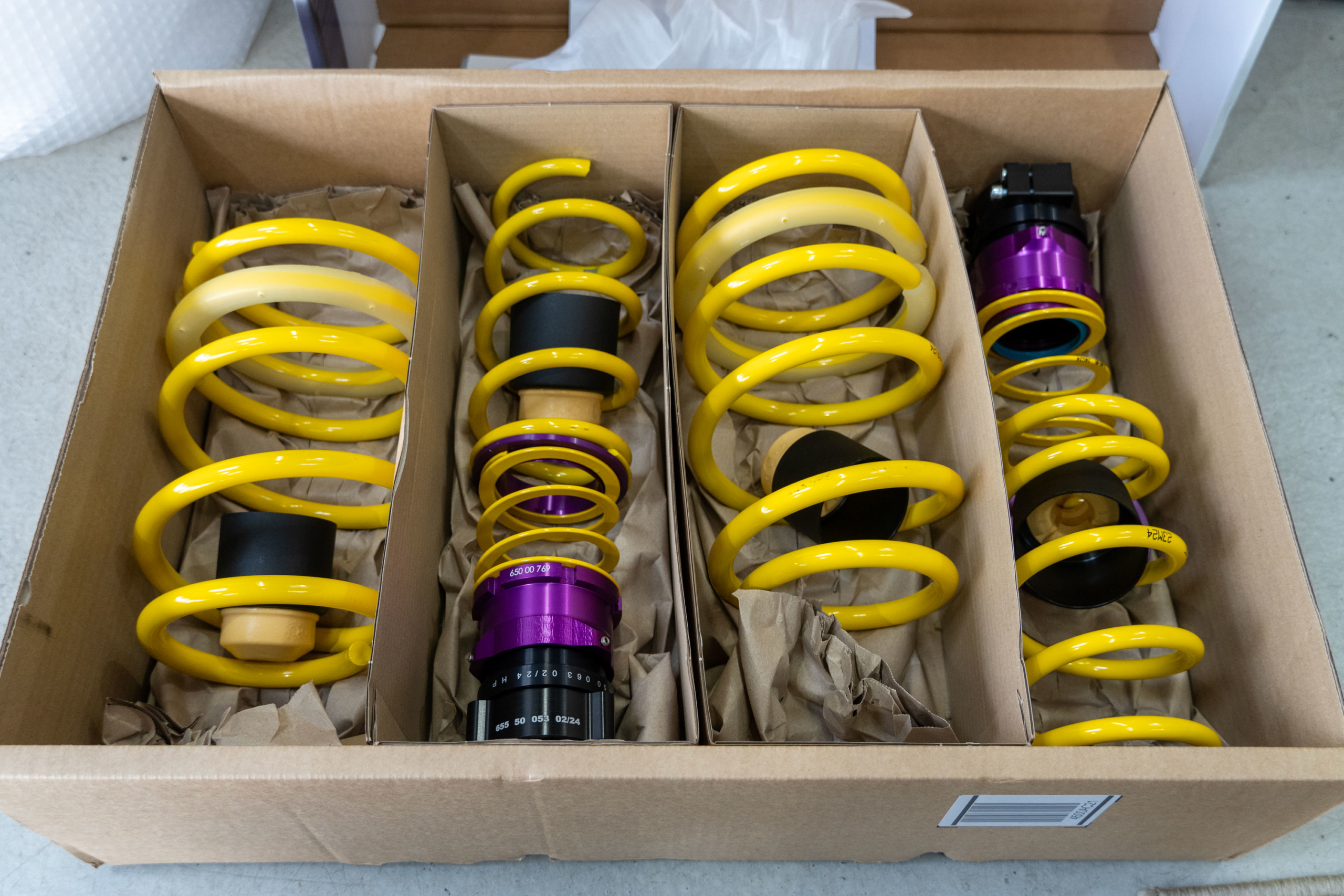 Porsche 718ｹｲﾏﾝGTS 車高ﾛｰﾀﾞｳﾝ&ｽﾍﾟｰｻｰ取付 ｶｽﾀﾑ