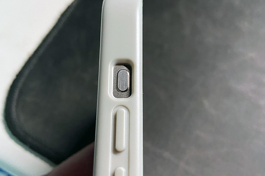 iPhone 15 Pro MAXのRIMOWA（リモワ）のケースのレビュー。なぜ、そこ