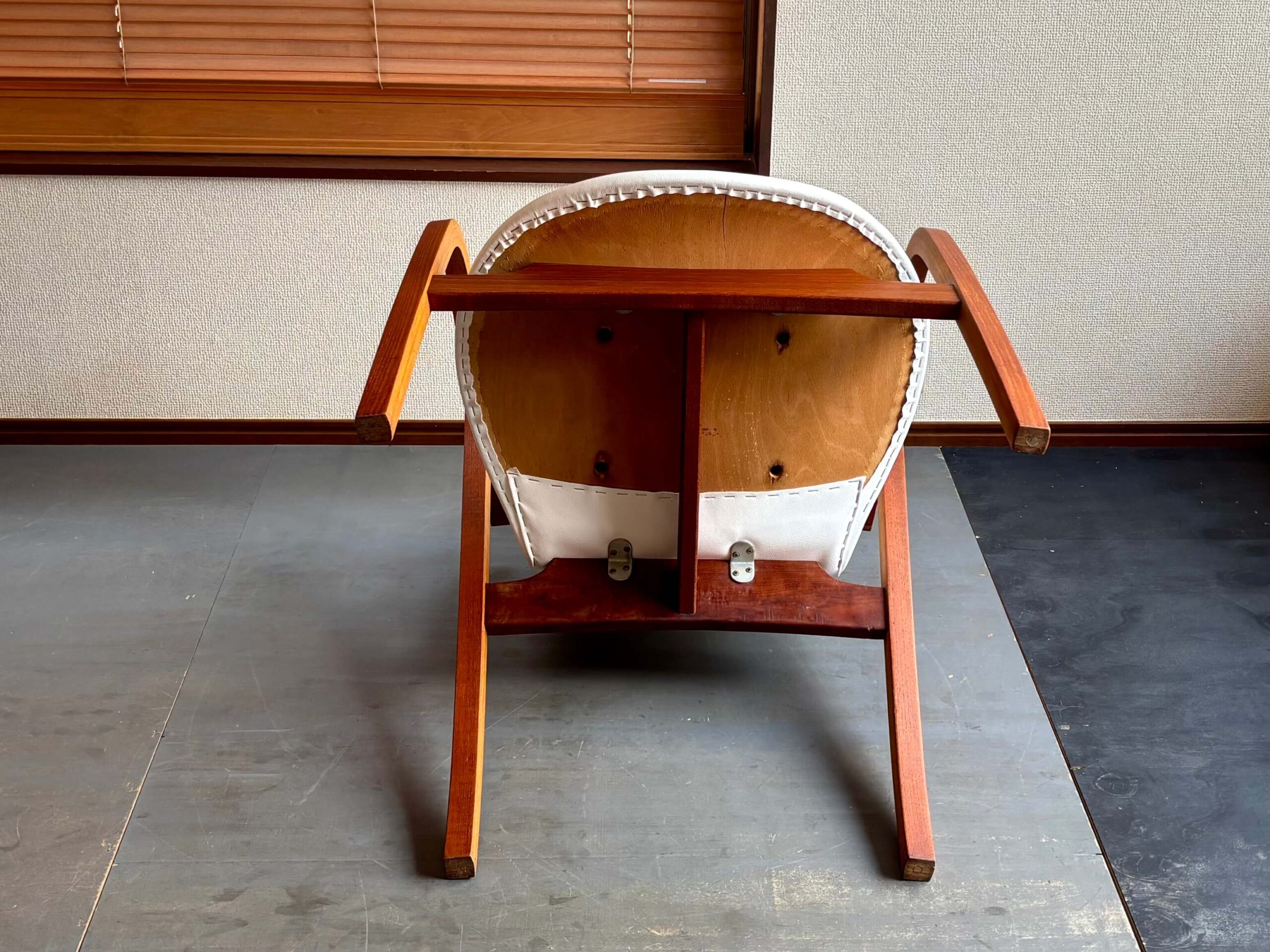 No.8487B「天童木工〈アントラー〉チークアームチェア： 坂倉準三建築