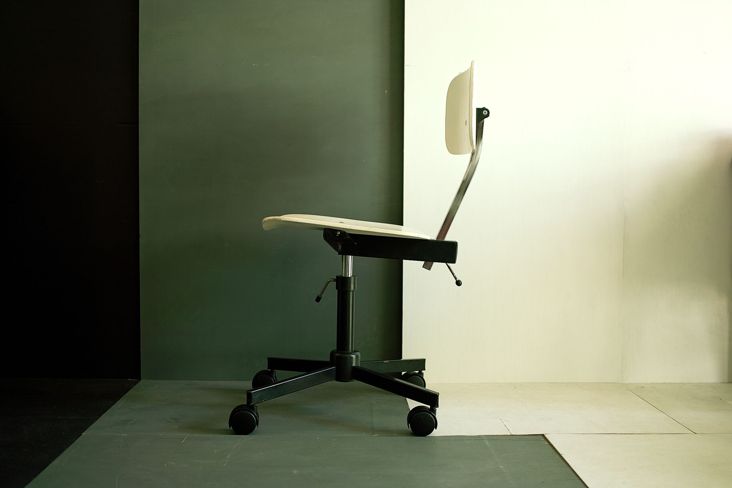 No.8410「デスクチェア〈STOLE-112〉：RABAMI」SOLD | ボルトナット