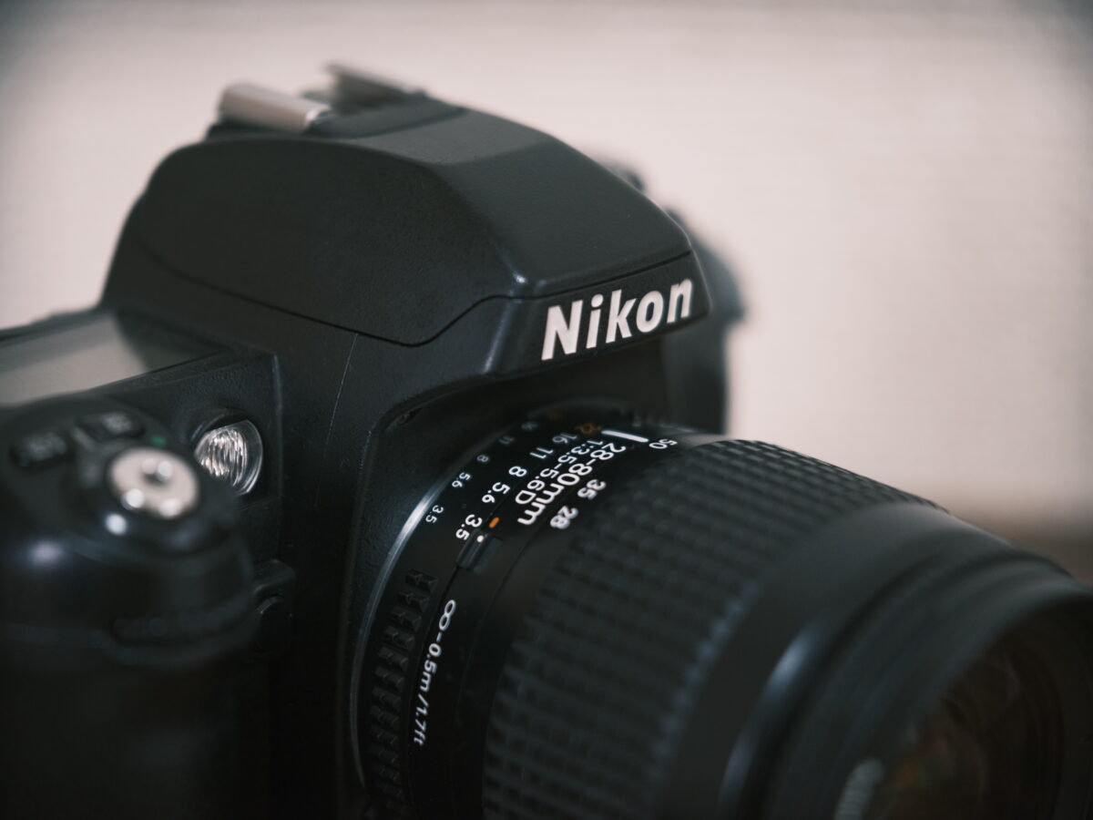 フィルムカメラレビュー。「Nikon F80」 | BORN SURE blog