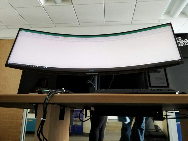 サムスン、49インチ/32:9のスーパーウルトラワイド液晶モニター