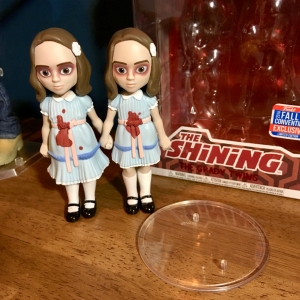 シャイニング」 双子のグレディ姉妹フィギュア（ニューヨーク