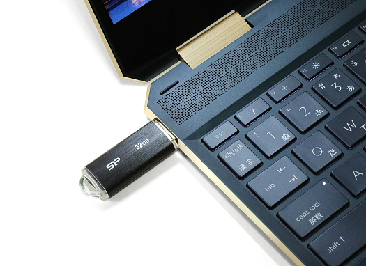 実機レビュー】HP Spectre x360 13-ap0000の製品特徴・新旧モデル比較