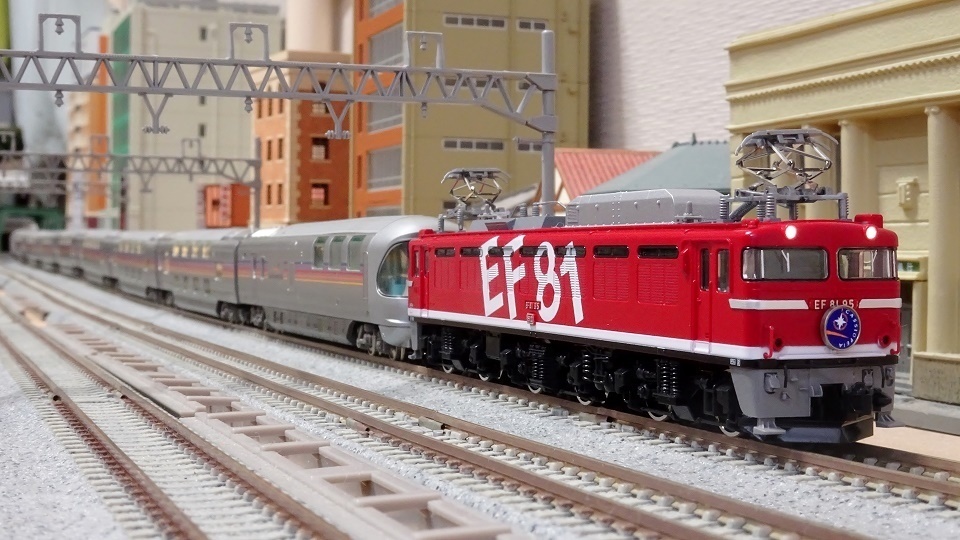 機関車14】JR EF81-95 レインボー塗装 Hゴムグレー - ビスタ模型鉄道