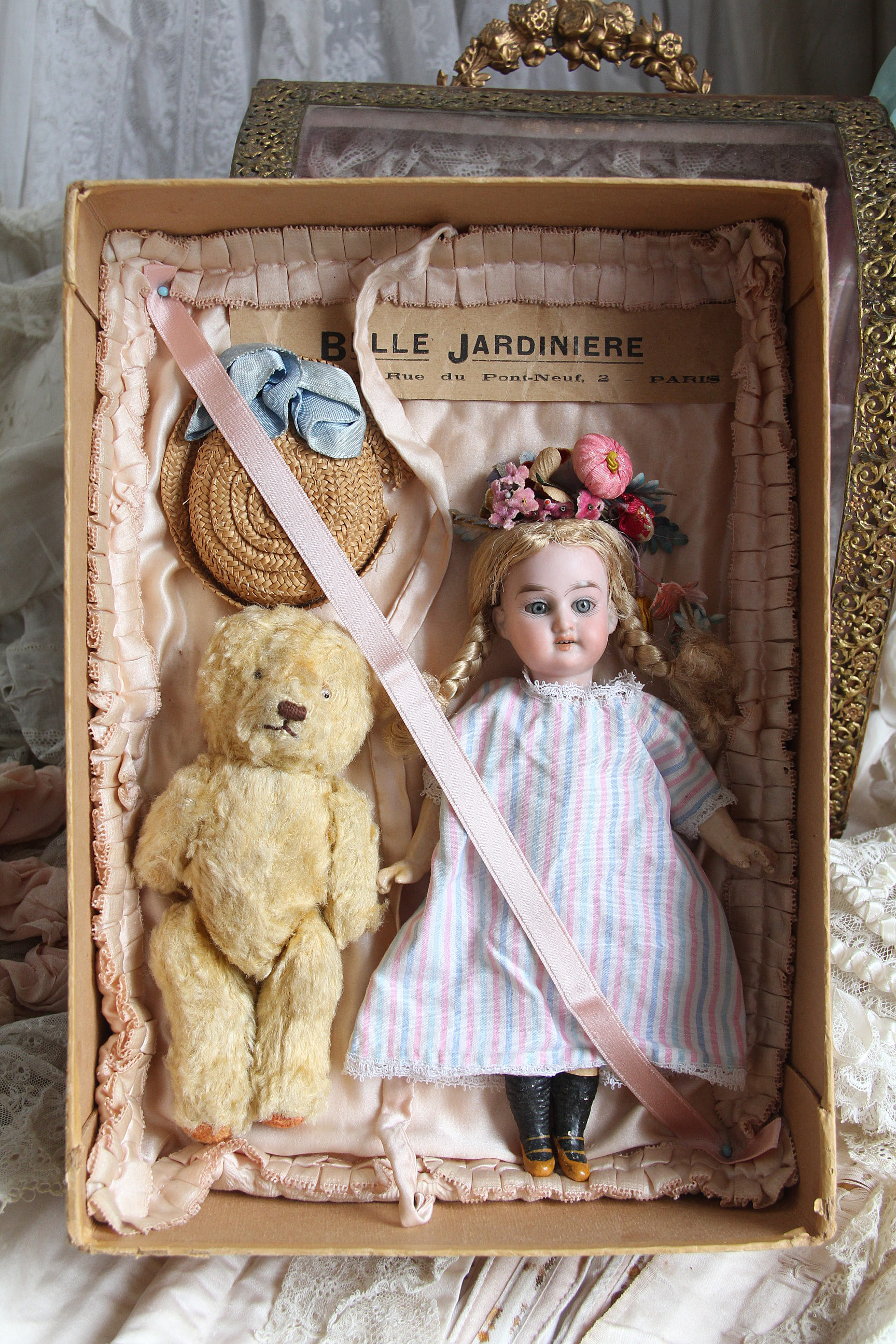 少女とベアのプレゼンテーションボックス仕立て | Ô BEL INVENTAIRE