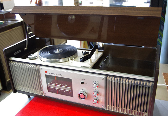 ◇1960年代後期ナショナル真空管式小型卓上ステレオ「SE-1300」修復