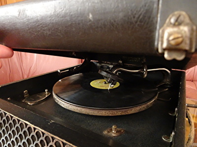 PARAGON 【昭和レトロ】ポータブル蓄音機 PARAGONパラゴンNO，35（118