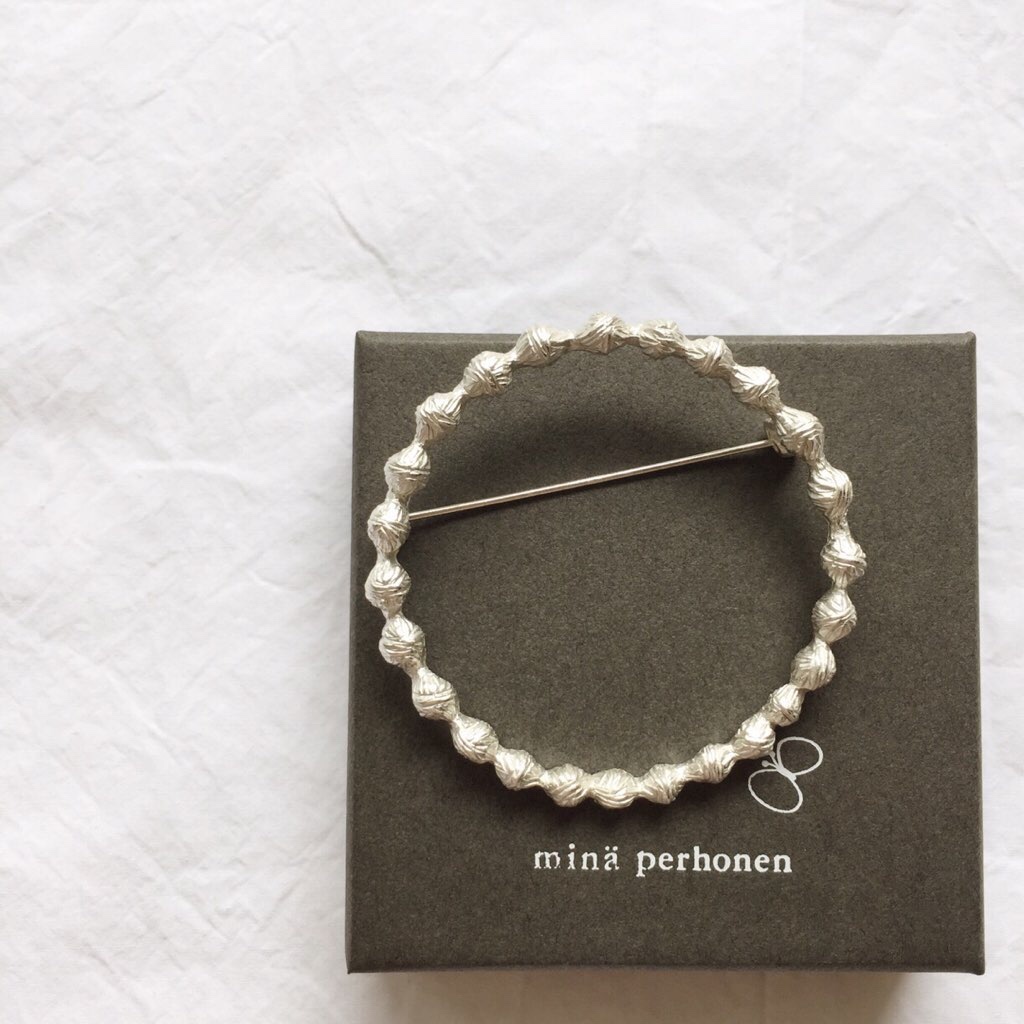 ミナ ペルホネン「tambourine」のブローチ。 - *パラティッシ*