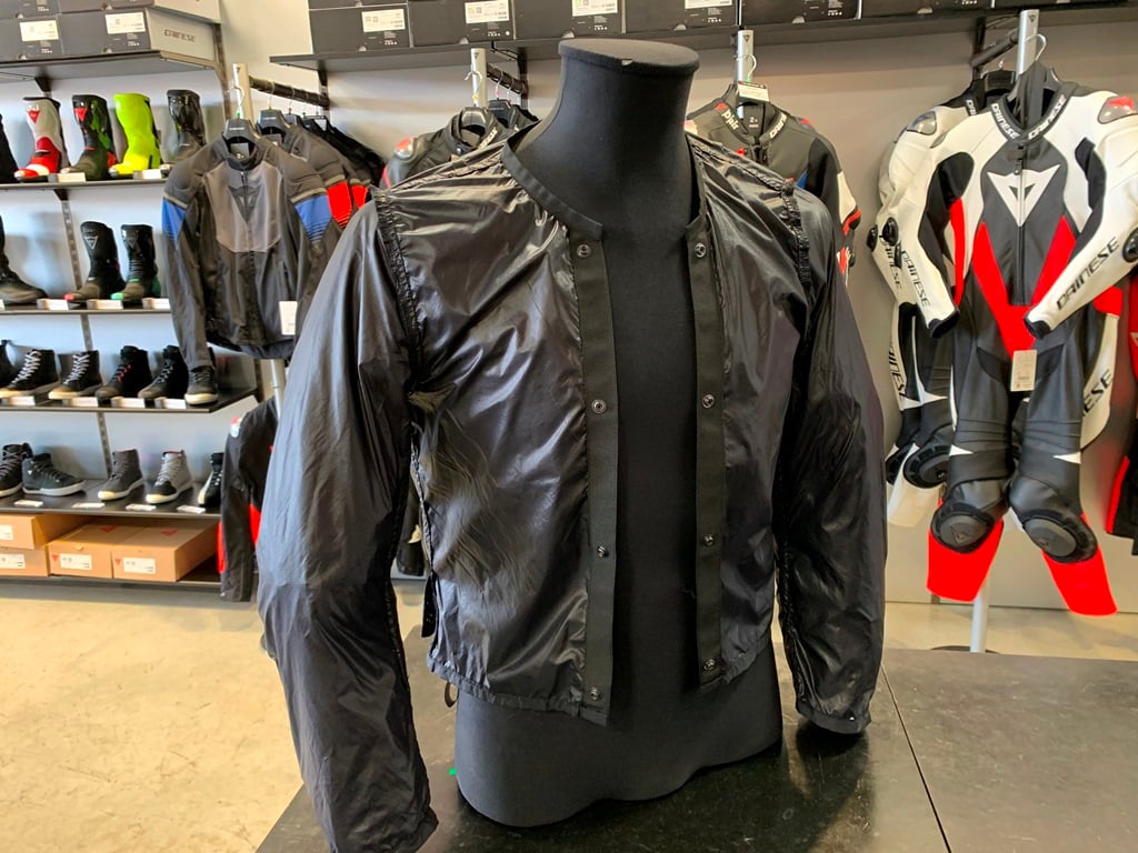 真夏以外も使えます！人気のインナー付きメッシュジャケットのご紹介。