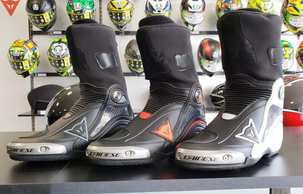 ダイネーゼを代表するレーシングブーツ『AXIAL』がモデルチェンジ！