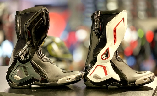 ハイエンドレーシングブーツ