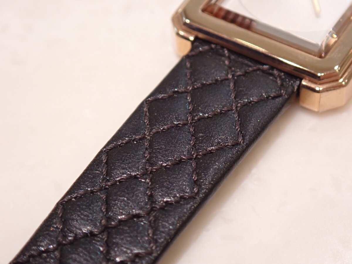 シャネル】ベルトの交換が簡単にできる腕時計？今日の服装に合わせて