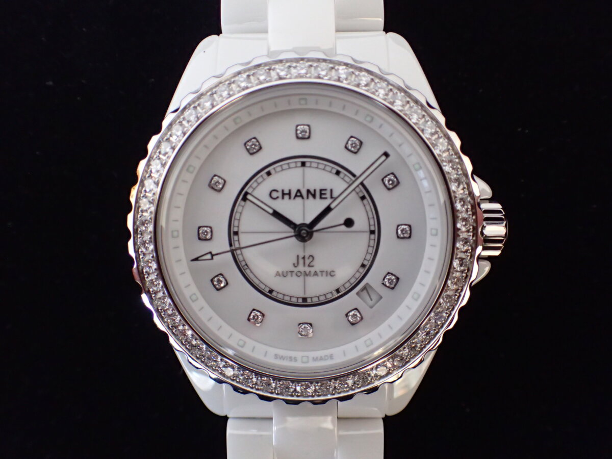 シャネルJ12】傷が付きにくいセラミックケースと永遠の輝きを持つ