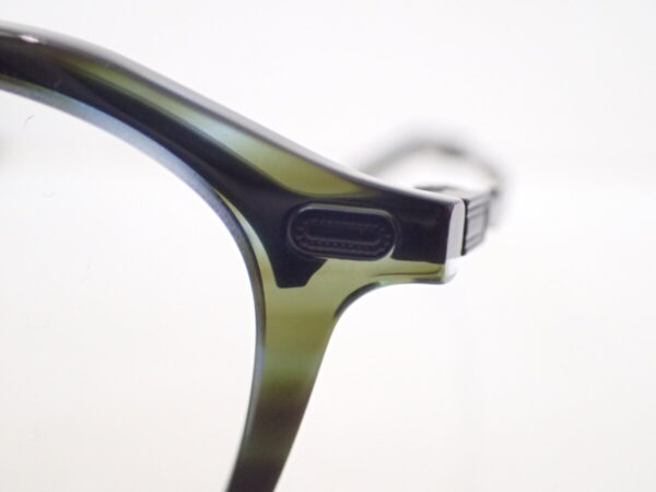 絶妙なサイズ感！ほんの少し大きめのフレームです。｜999.9