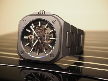 Bell&Ross 2024年新作はモテ黒！？BR05 SKELETON BLACK LUM CERAMIC