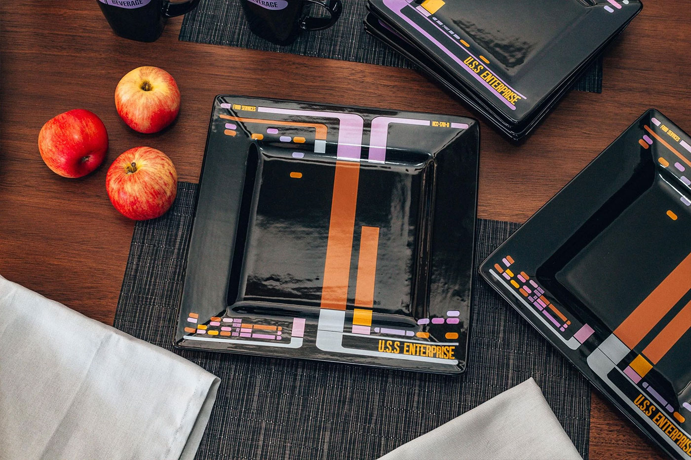 Drink and Dine in the 24th Century With Ukonic's LCARS-Themed STAR