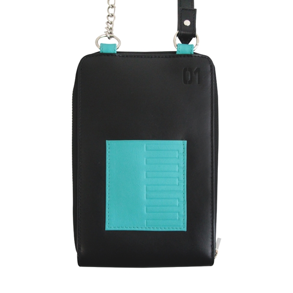 SOLWA×初音ミクから、小物の持ち運びに便利な「本革マルチポーチ」が