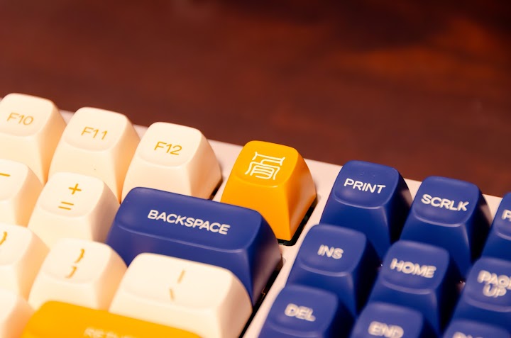 いろいろ着せ替えキーボードたち。キーキャップが増える……増える……。