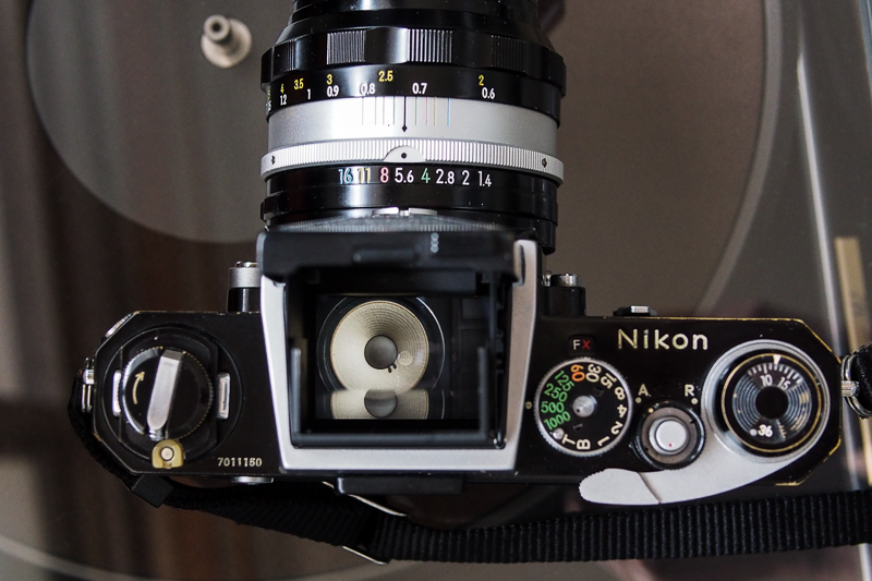 Blues Walk: Nikon F ウエストレベルファインダー