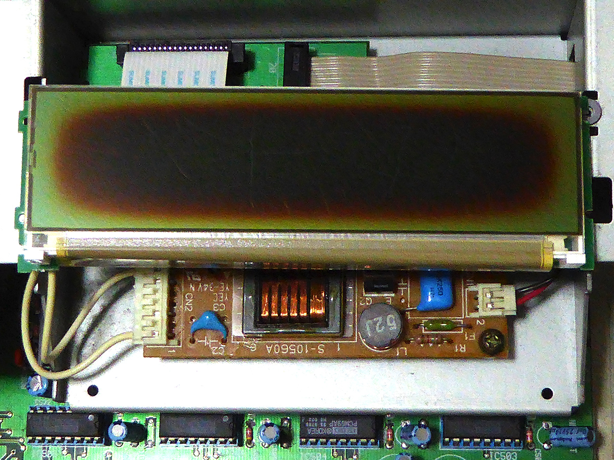 AKAI MPC2000 の焼けたLCDを修理してみた