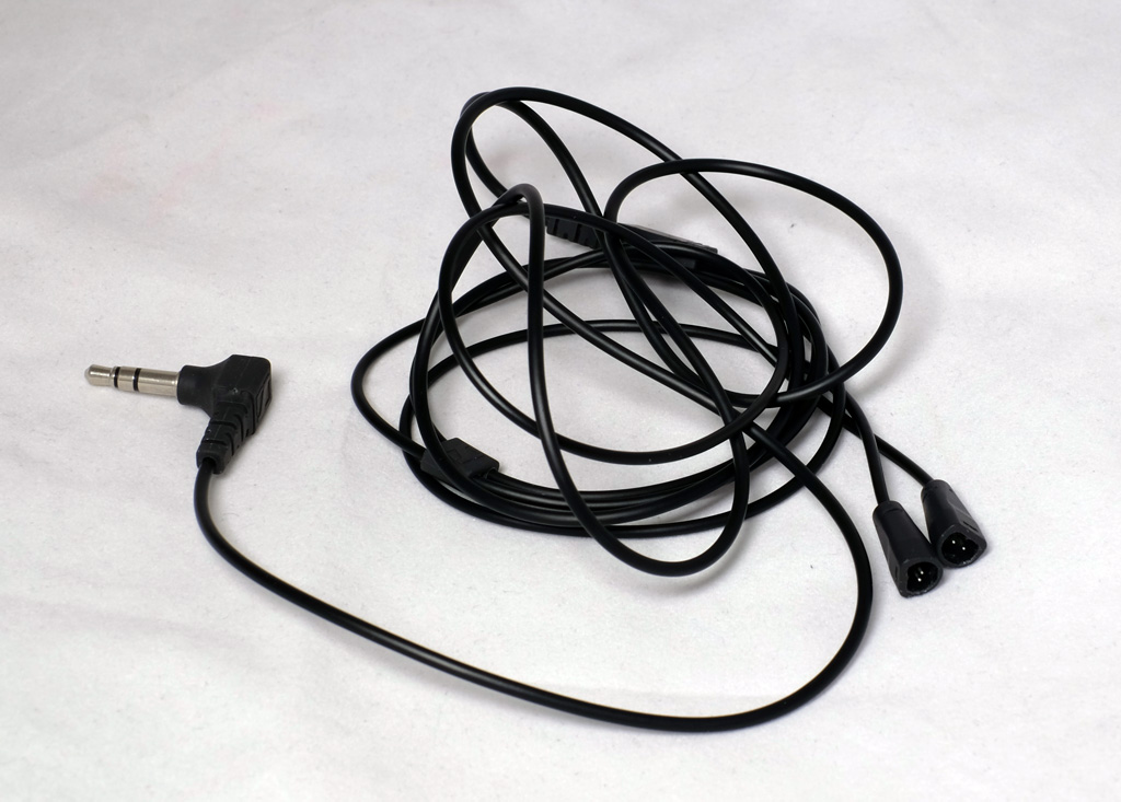 Sandal Audio: ゼンハイザー IE80 イヤホンの謎と、ケーブル交換の音質