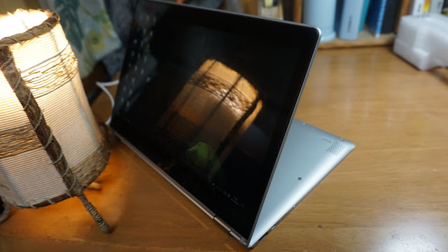 薄型・軽量で持ち運びにもってこいな2in1ノートPC Lenovo YOGA 710の