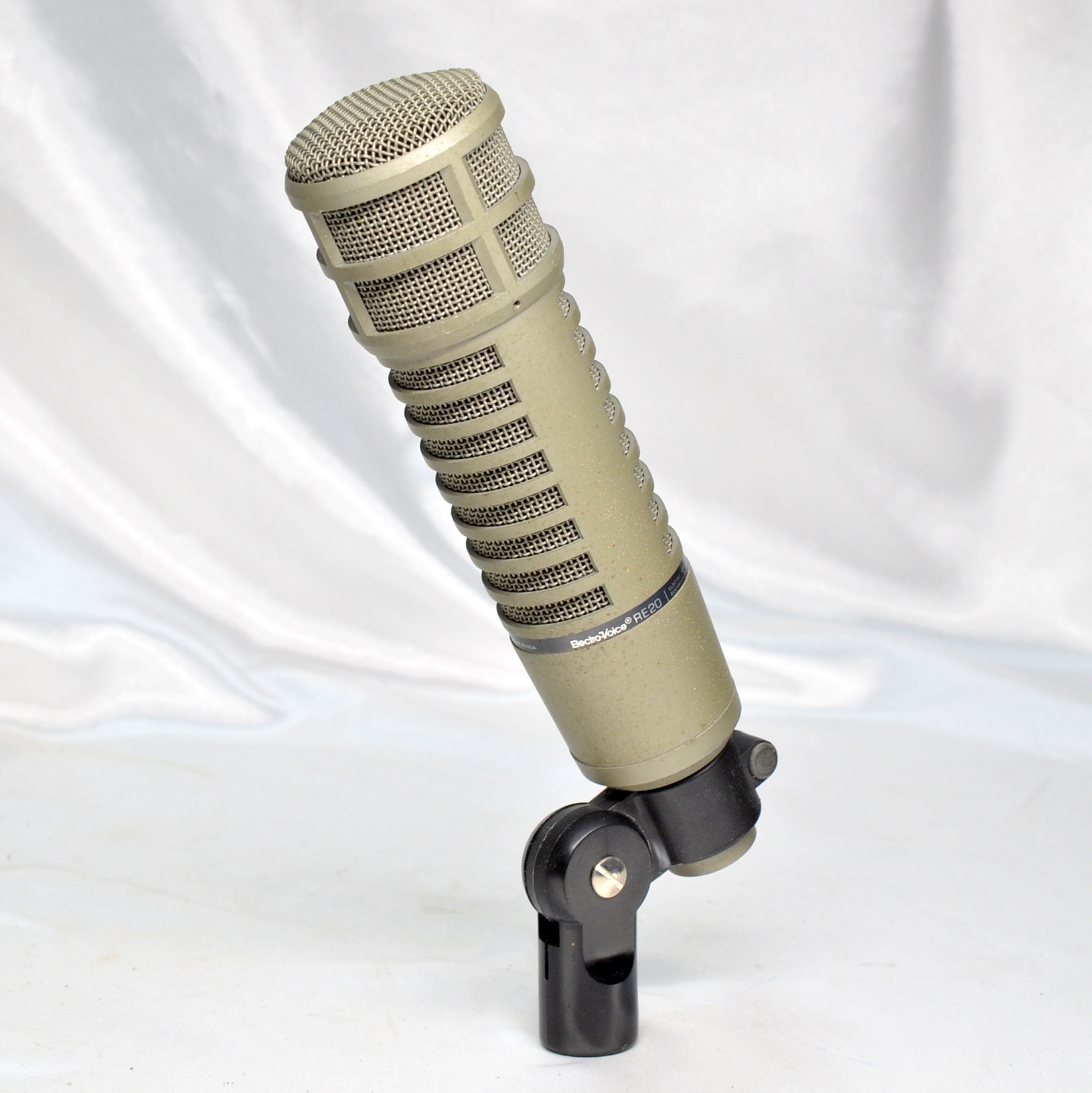 Electro Voice RE20のウレタン交換はとにかく大変というお話