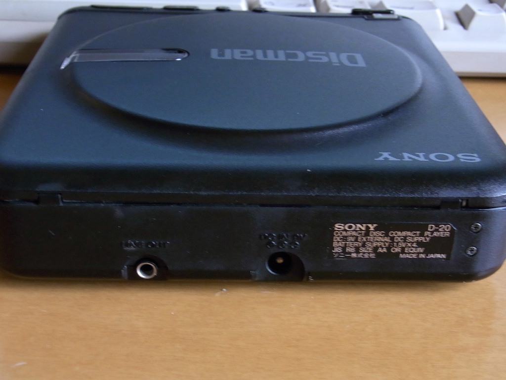 卓上オーディオ (Tabletop Audio): ポータブルCDプレイヤー(SONY D-20)