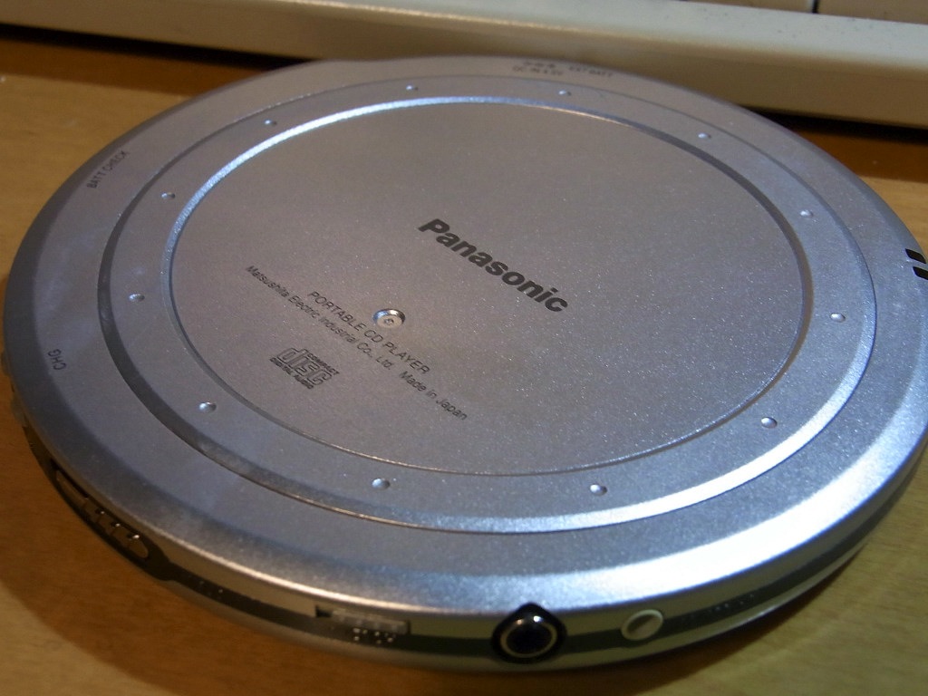 卓上オーディオ (Tabletop Audio): ポータブルCDプレイヤー(Panasonic