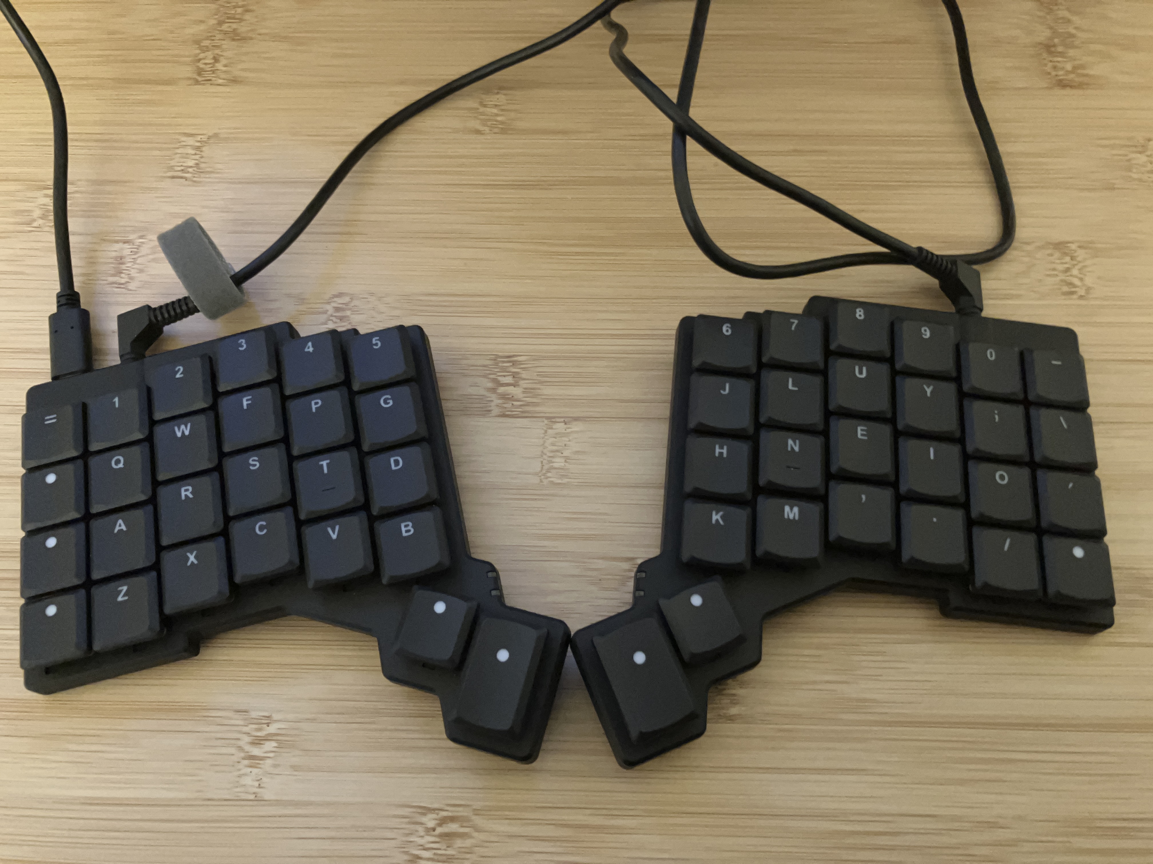 誠実なものづくりの思想に惚れた！分割キーボードZSA Voyagerレビュー