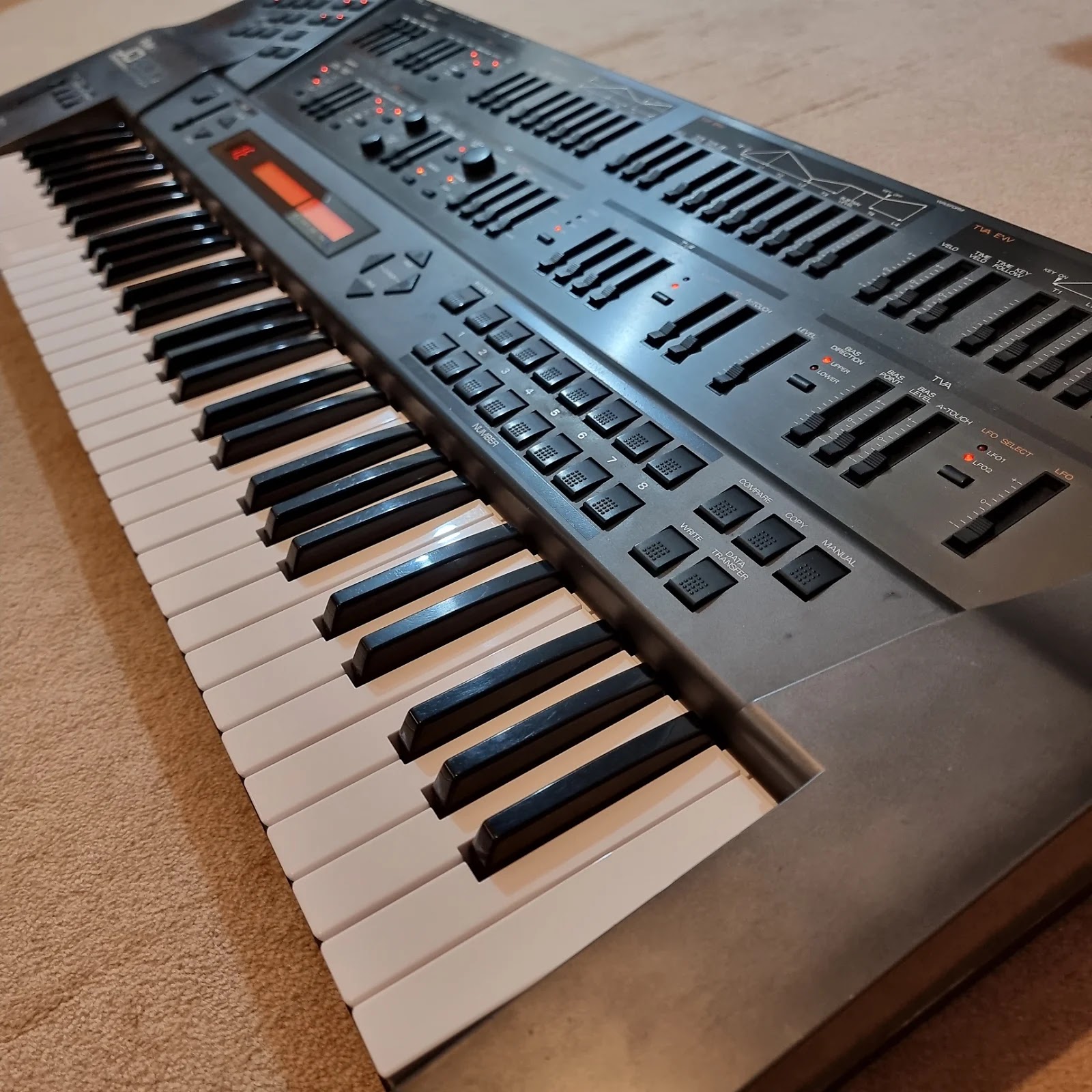 MATRIXSYNTH: Roland JD-800 + Strings, Brass, Piano, Guitar