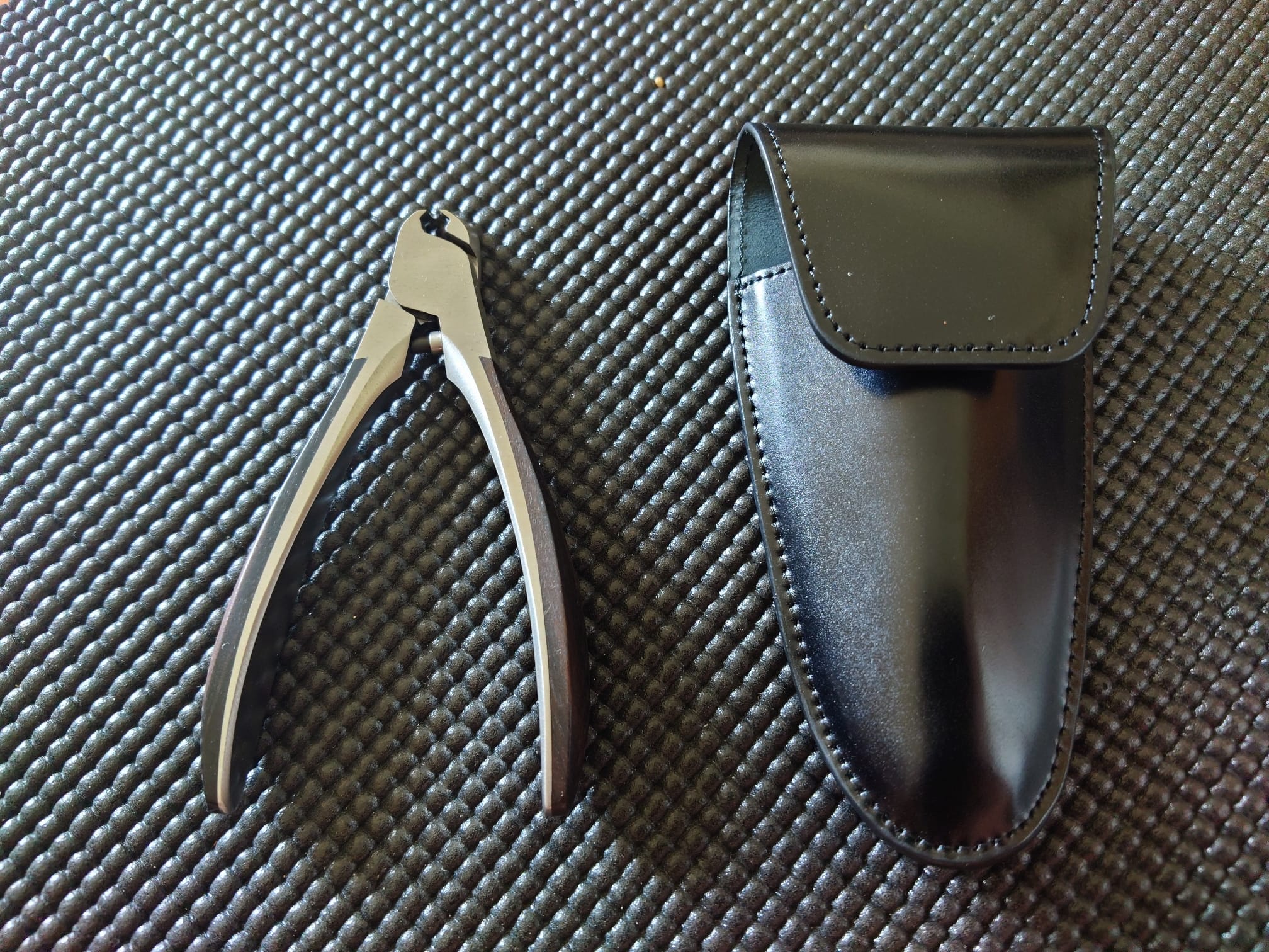 SUWADAスワダ レザーケース コードバン つめ切り専用高級レザーケース