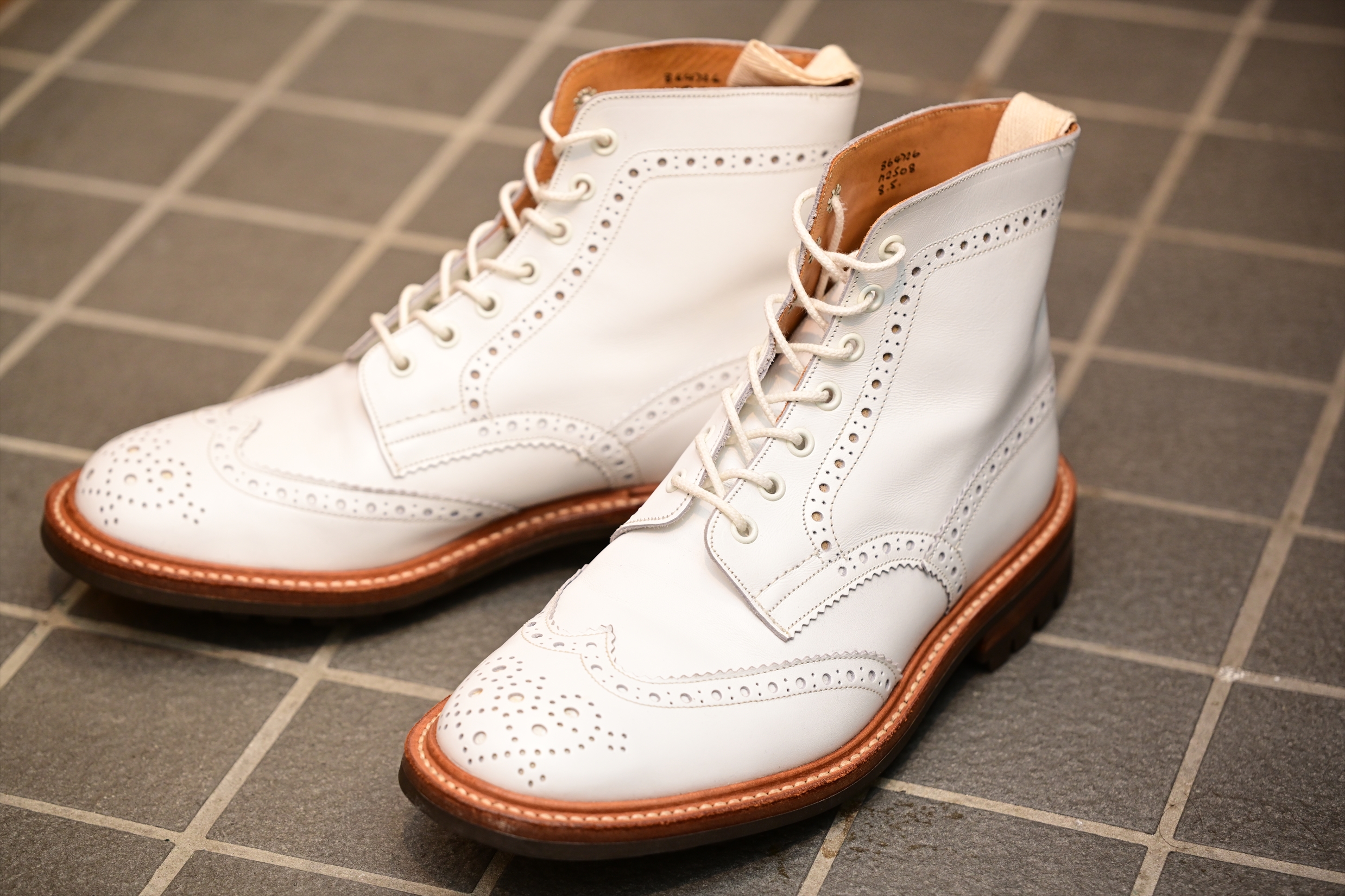Tricker's M2508 malton（ホワイト） | 銀の備忘録