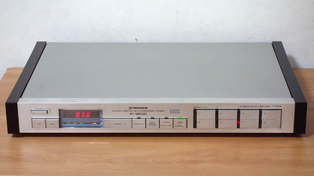 Pioneer／F-120D（シルバー・サイドウッドあり）／FM・AMチューナー
