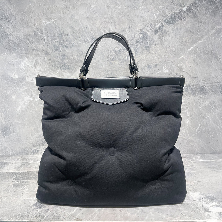 MEN'S BAG COLLECTION スタイルをアップデートするメンズバッグ