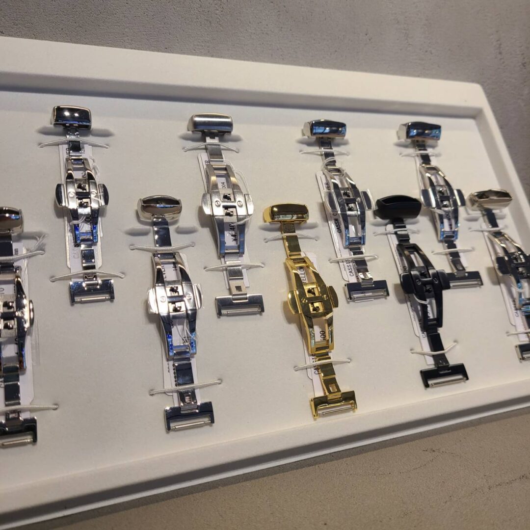 マーク バイ マークジェイコブスのベルト交換| BROOCHブローチ時計