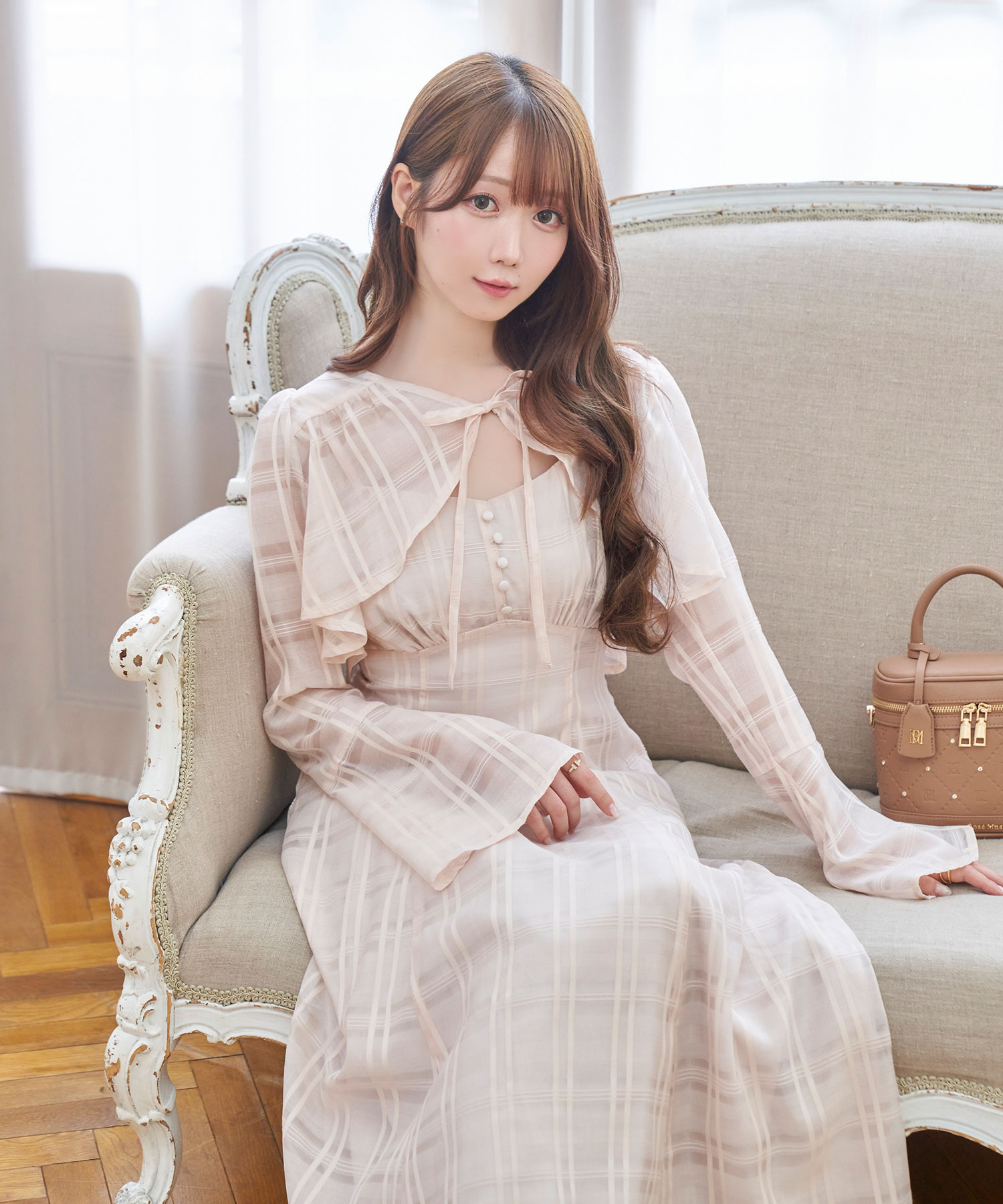 BLACKPINK ROSEちゃん着用 Mugler コラボワンピース BLACKPINKが新曲