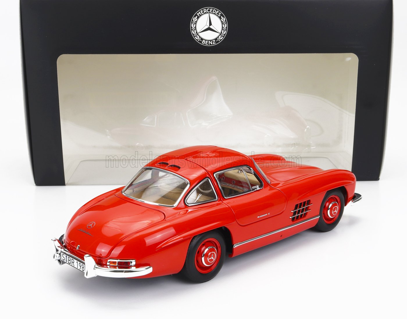Mercedes-Benz 300SE レッド 1/18 Mercedes-Benz 300SE レッド 1/18
