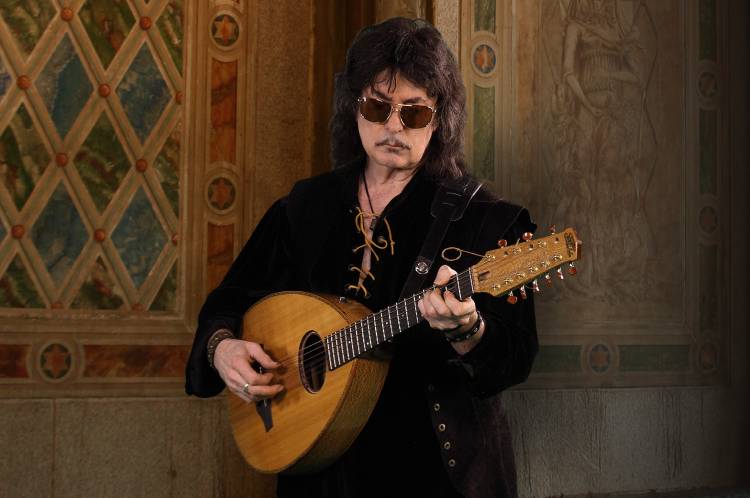 ロス・ハルフィンによるリッチー・ブラックモアの限定版写真集