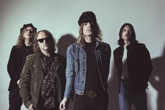 BURRN! 1月号ちょい読み】THE HELLACOPTERS──久々の来日で見せた勇姿