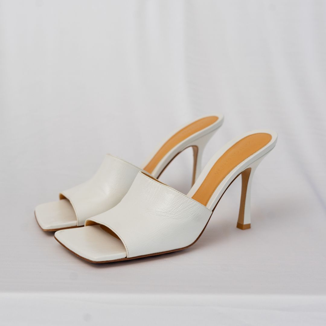 Bottega Veneta White Leather Square Toe Slide Sandals, 39 - BOPF