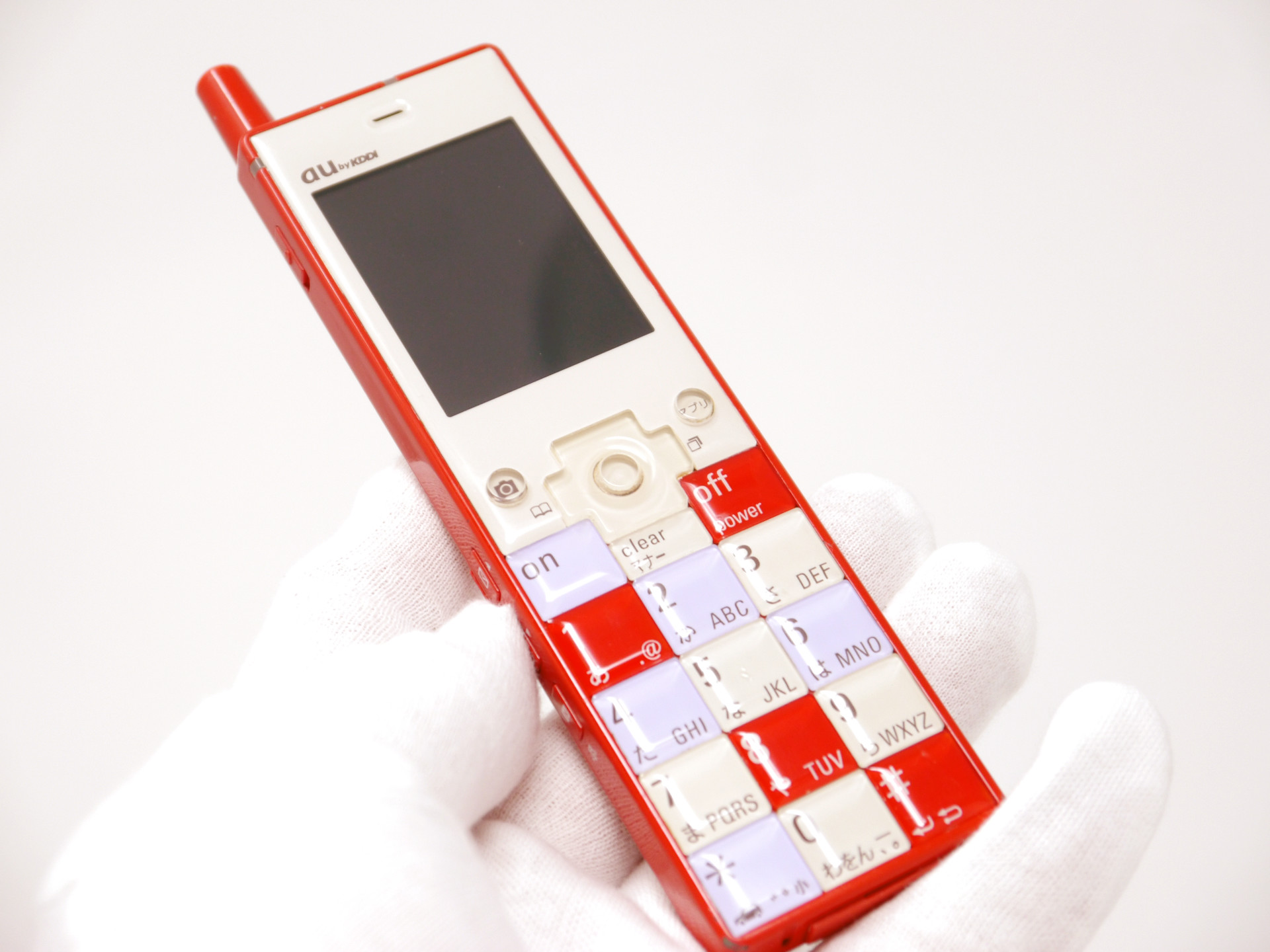 au design projectの原点となったデザインケータイ「INFOBAR」レビュー