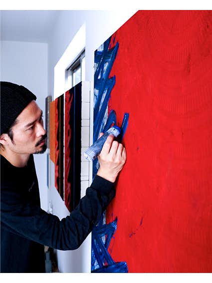 小泉遼の作品販売がスタート。身体的な反復のプロセスで表現の「力強さ