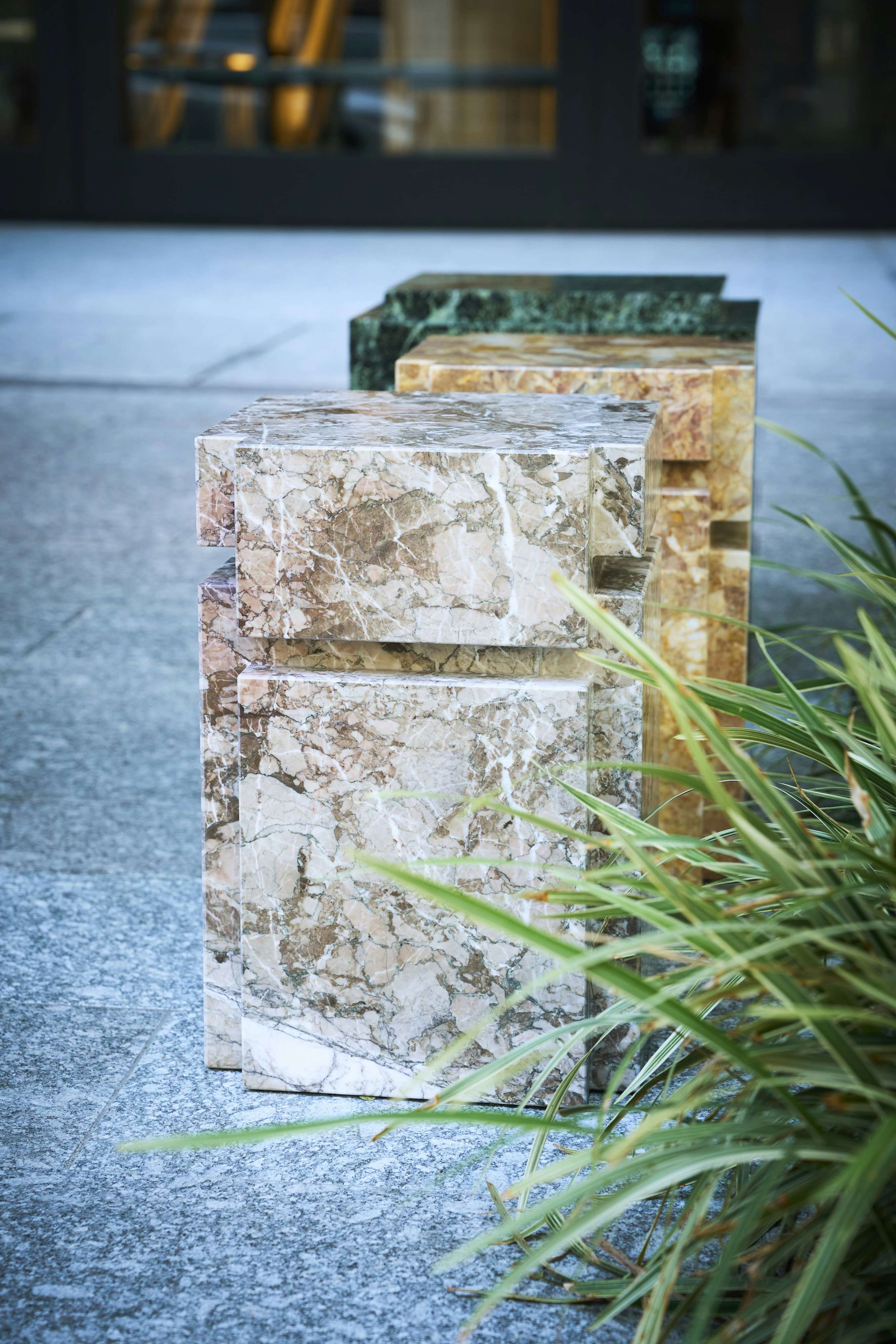 アーティゾン美術館、レイチェル・ホワイトリードの新たな屋外彫刻を