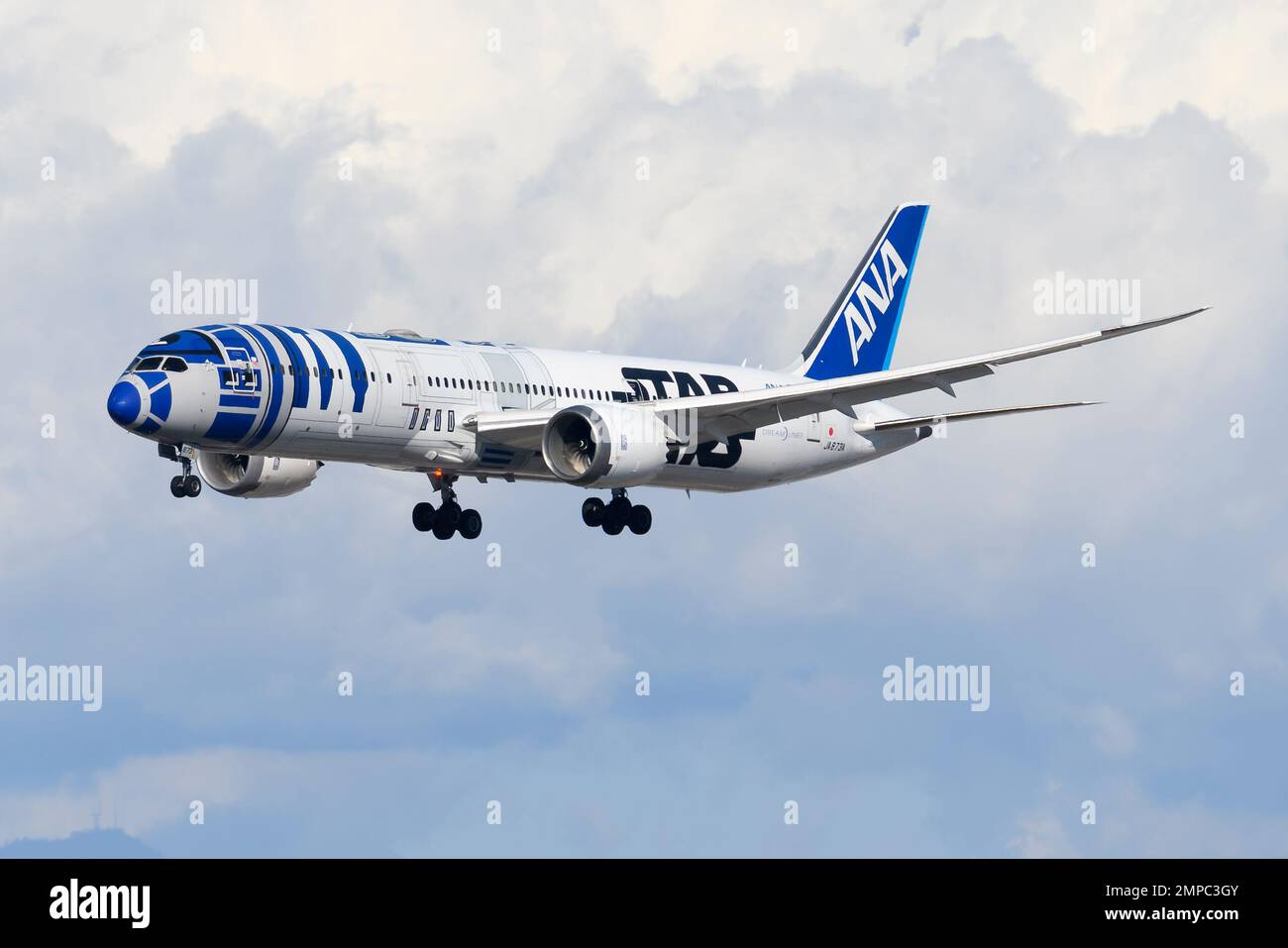 ANA Boeing 787-9 with Star Wars theme livery featuring R2-D2