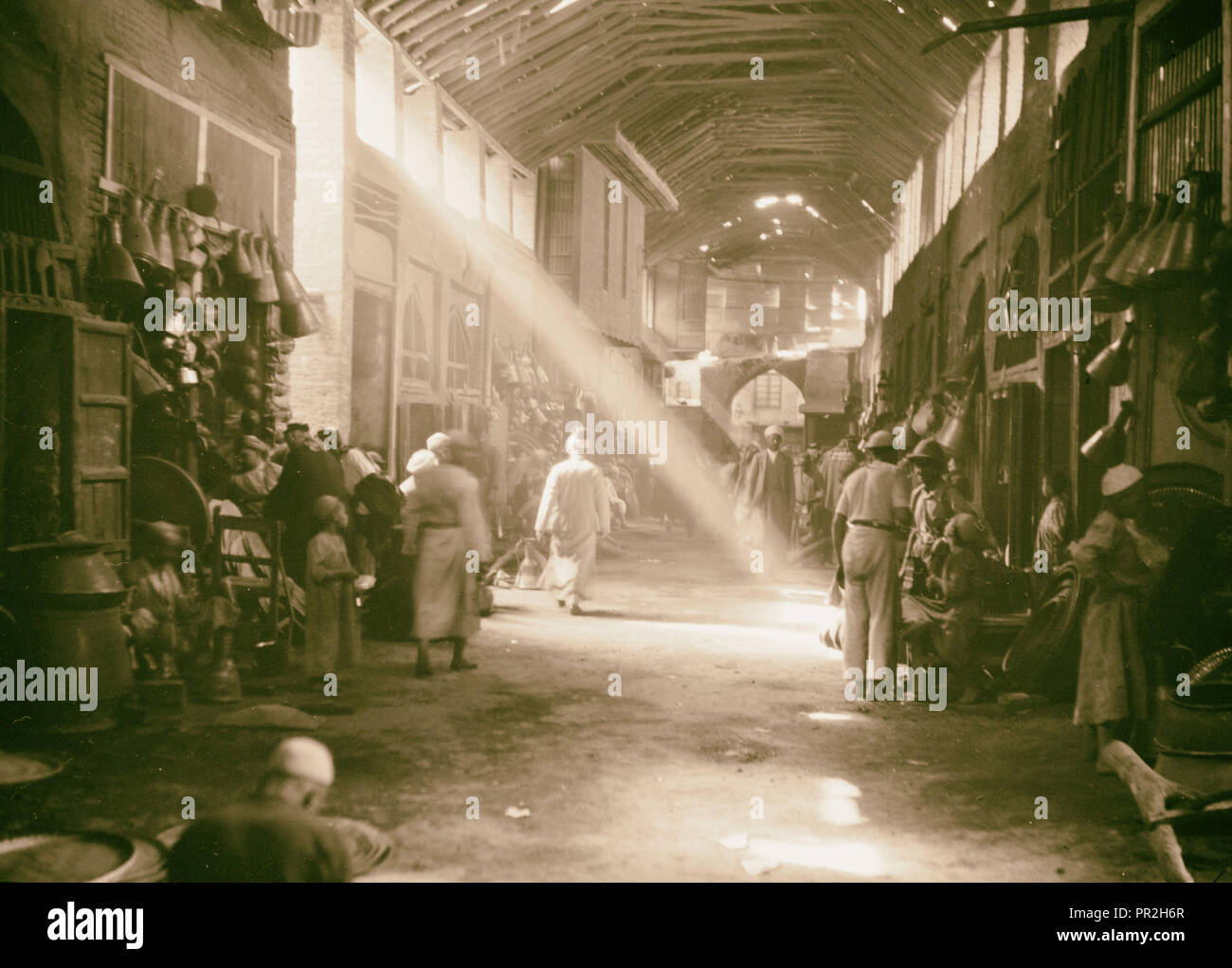 Baghdad bazaar hi-res stock photography and images - Alamy